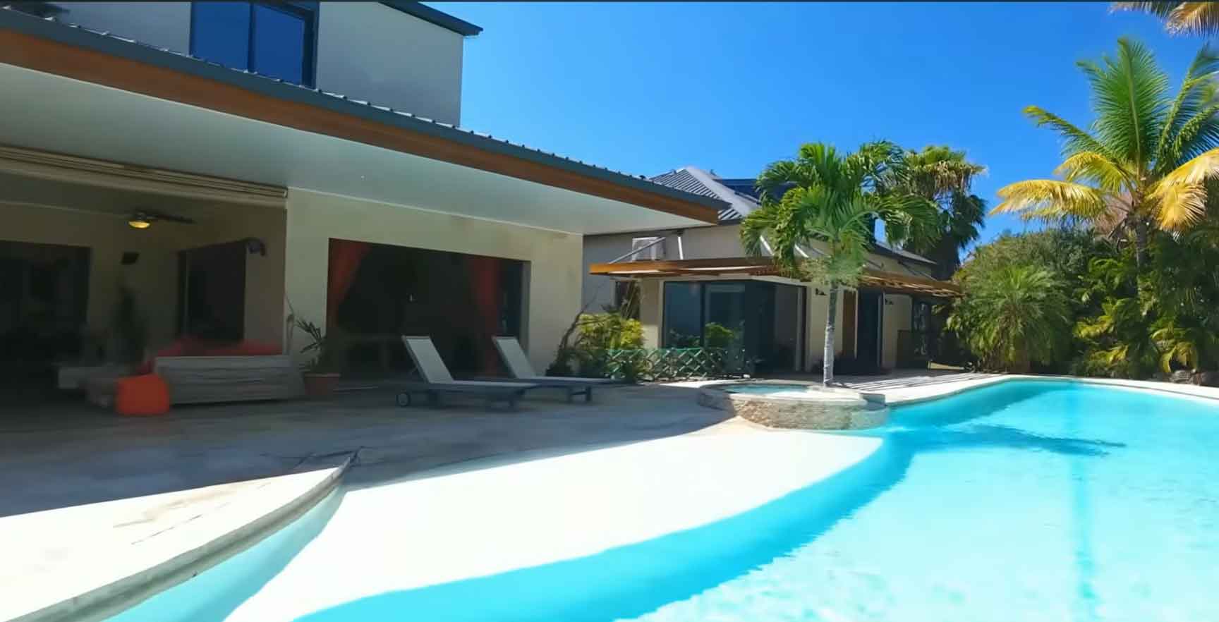 Terrasse et piscine